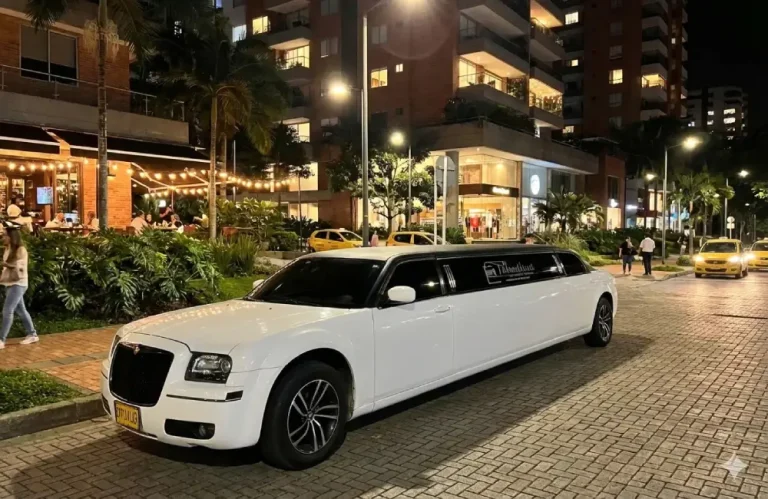 Las 5 Rutas Más Lujosas para un Recorrido en Limusina por Medellín